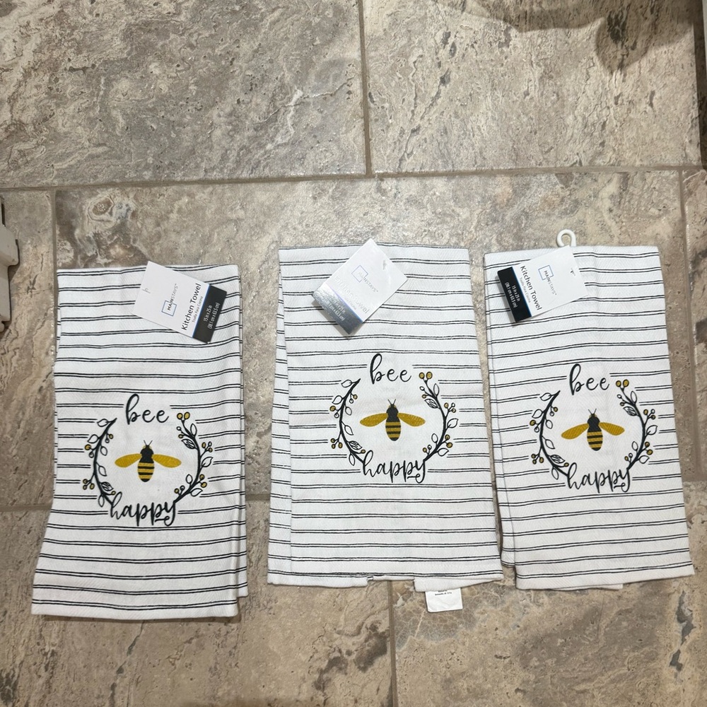NWT Bee Kitchen Hand Towels